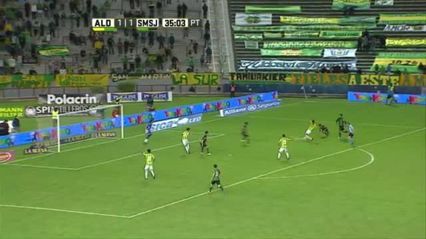 Insólito gol de Aldosivi: pegó tres veces en el palo y entró