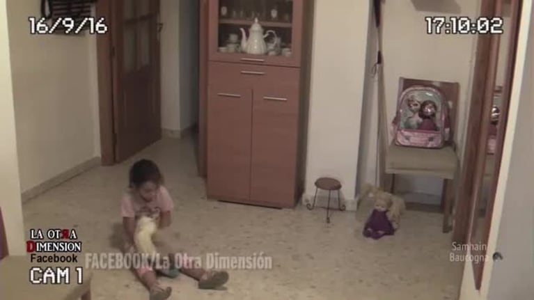 Una muñeca poseída aterrorizó a una nena