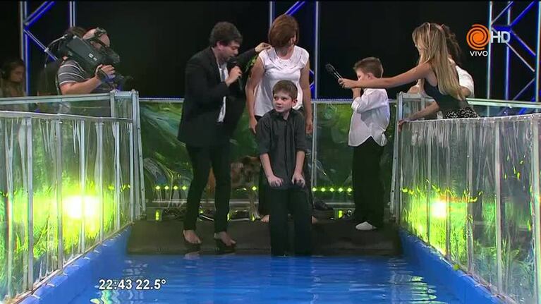 Guido se metió al agua con el perro, pero...