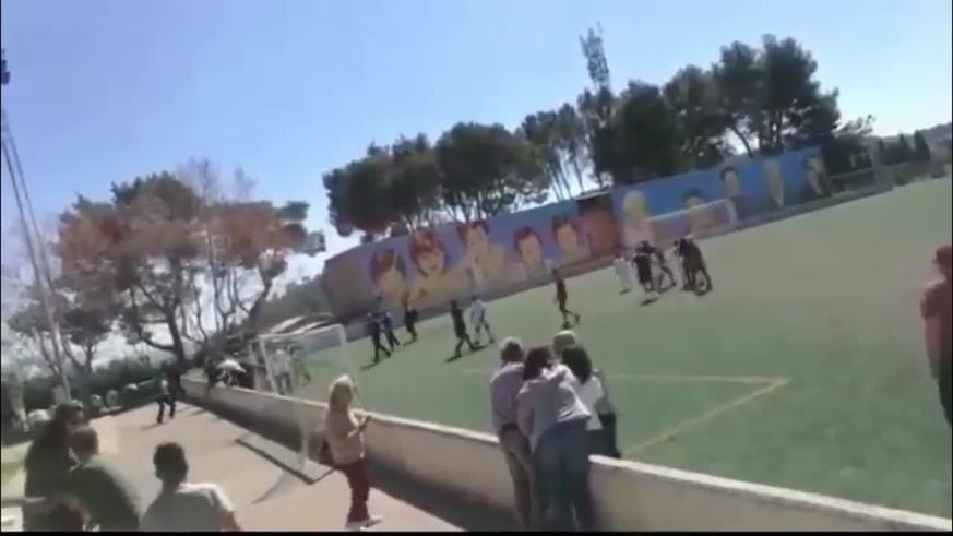  Pelea entre padres durante un partido de fútbol infantil