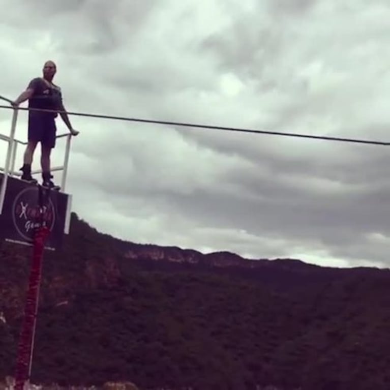 El salto de Yuhiel Pérez en un dique de Salta