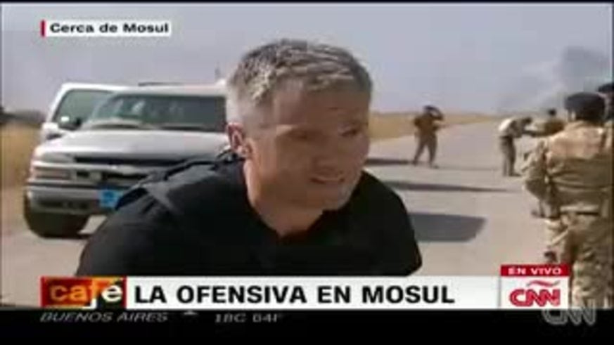 Un periodista de la CNN, atrapado en medio de un ataque