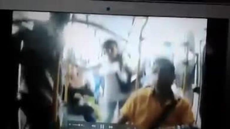 Violento asalto a un colectivo en Perú