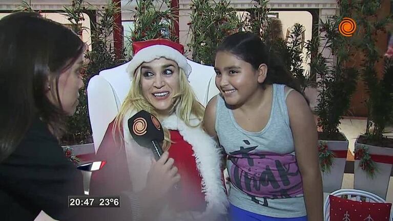 Fátima Florez, como "Mamá Noel" en Córdoba