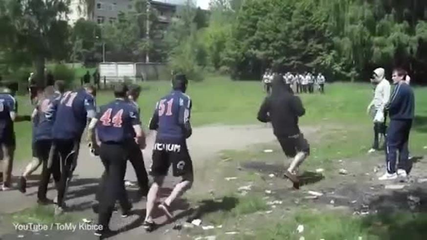 Los barras rusos se entrenan para pegar