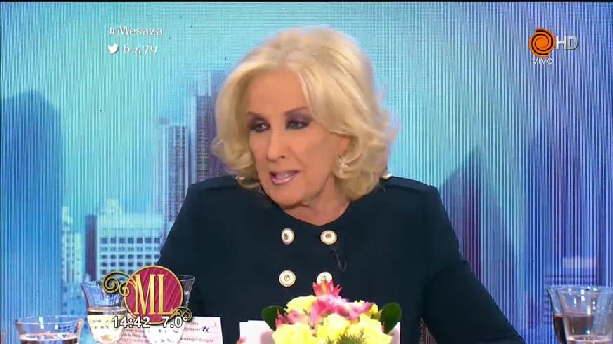La mosca que invadió la mesa de Mirtha Legrand