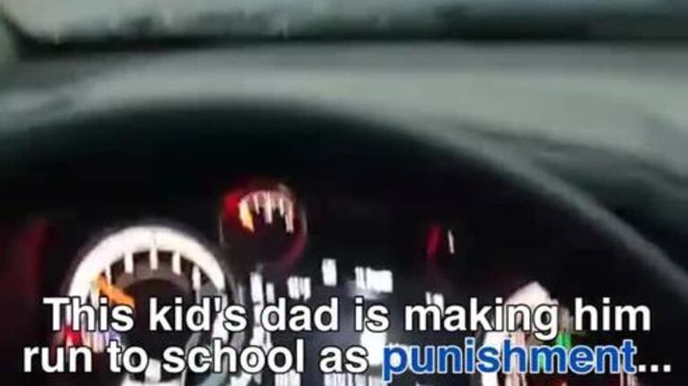Castigo de un padre a su hijo por hacer bullying