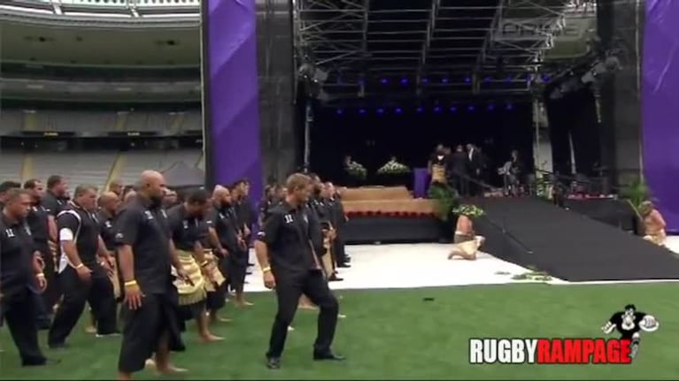 Emocionante haka en el funeral de Lomu