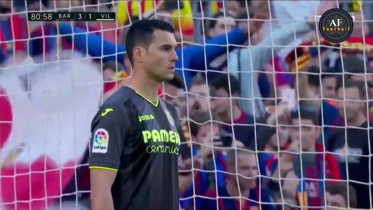 Messi la picó de penal contra el Villarreal