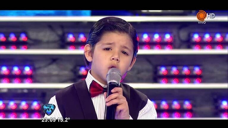 Enoc desplegó su impresionante voz con un clásico