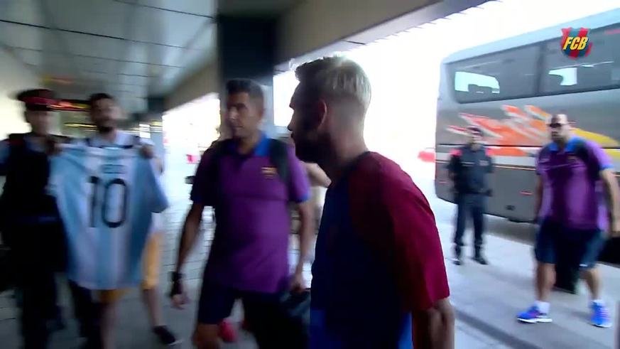 Messi firmó una camiseta de la Selección