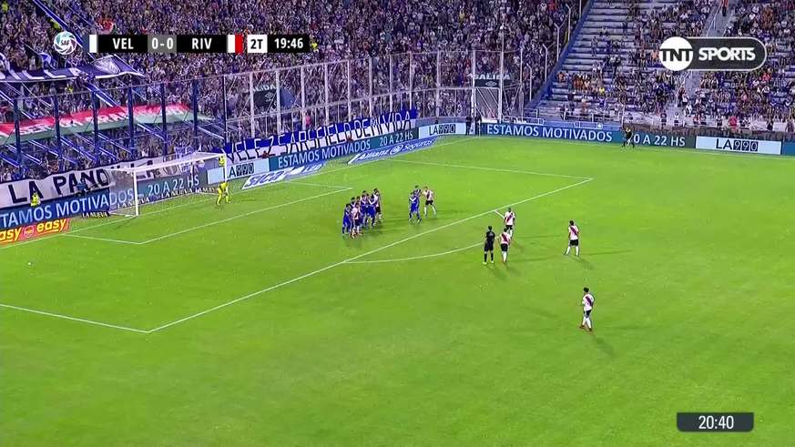 Mora al travesaño, roja a Pérez y gol de Vélez