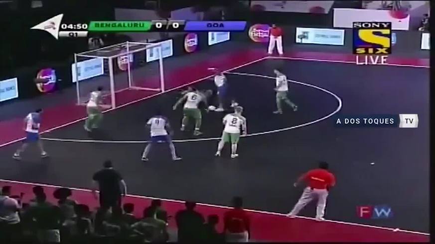 Ronaldinho la rompió en el futsal