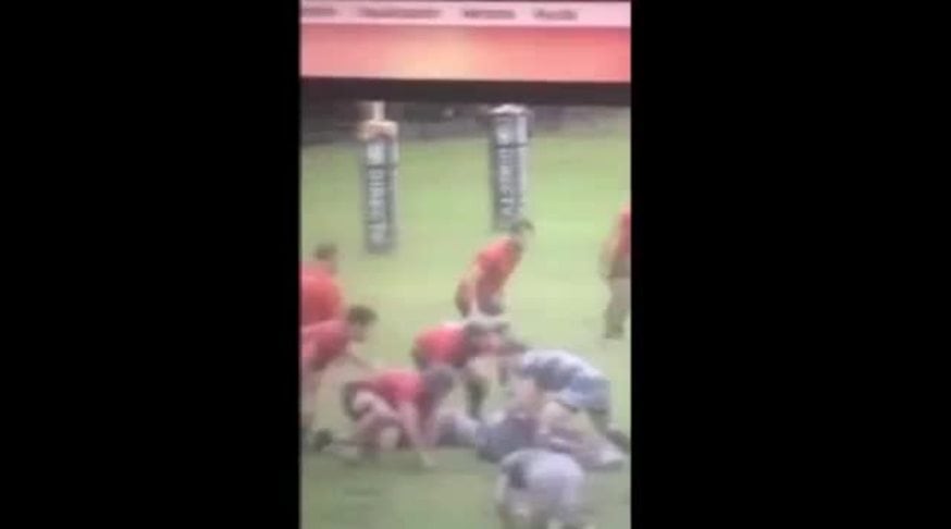 Brutal patada en un partido de rugby