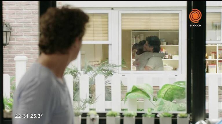 La primera escena entre Flor Peña y Mike Amigorena
