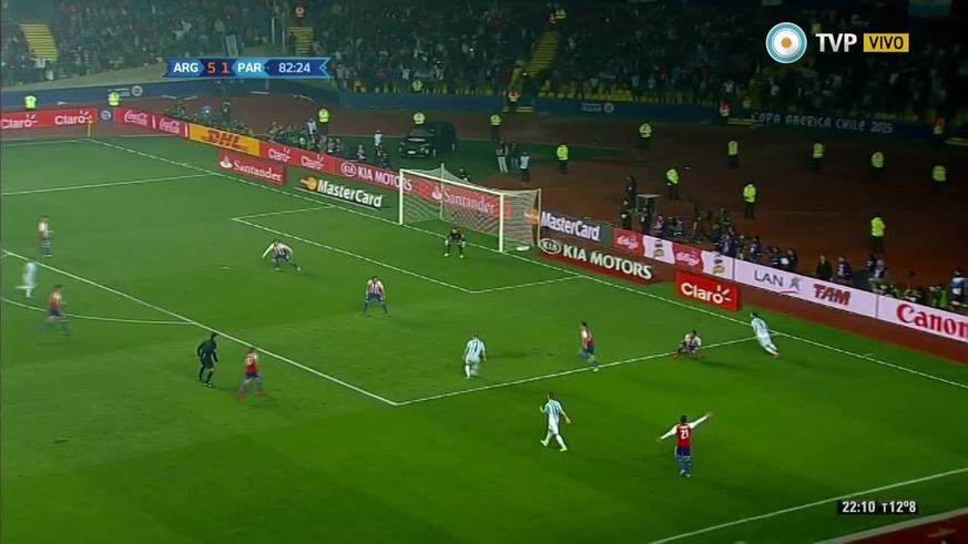 El gol de Higuaín para el 6-1 de Argentina ante Paraguay