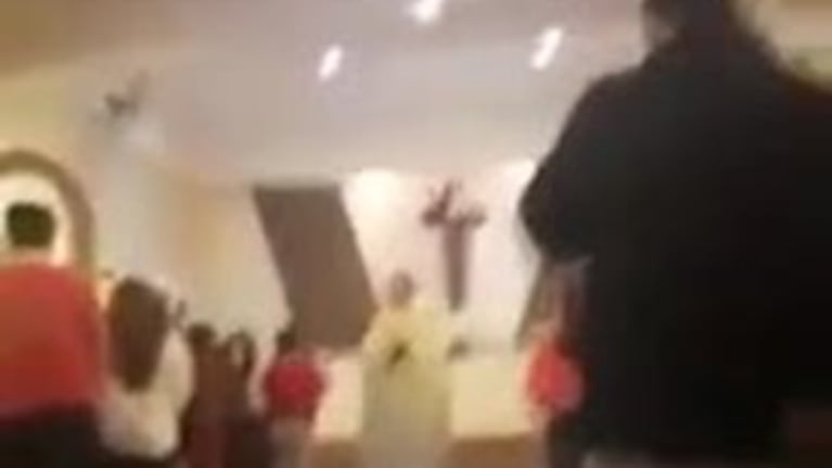 El cura que canta "Despacito"