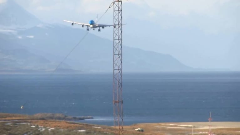 Un avión de Aerolíneas aterrizó con viento cruzado en Ushuaia 