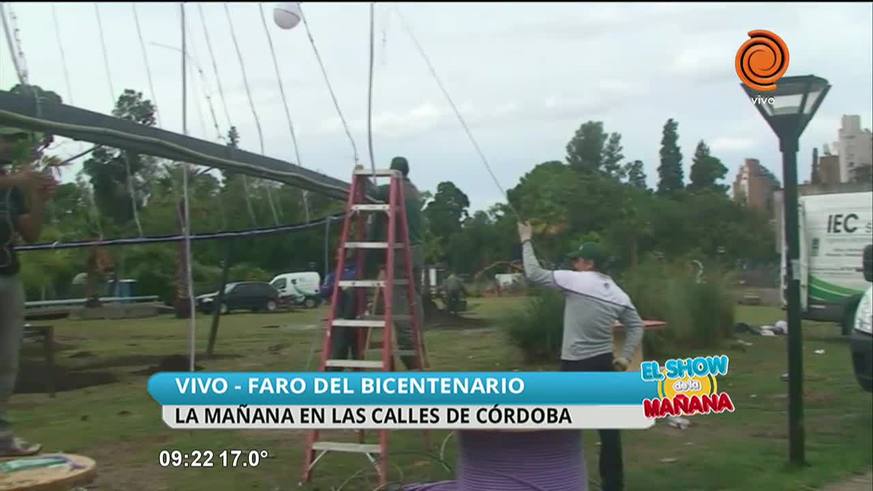 Comenzó a armarse el árbolito en el faro del Bicentenario