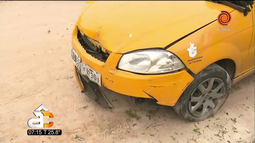 Barrio Sargento Cabral: taxista chocó por escapar de un robo