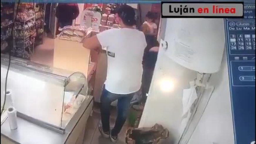 Una mujer enfrentó a un ladrón armado