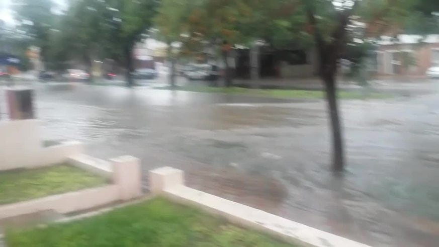 La lluvia anegó avenida Fuerza Aérea