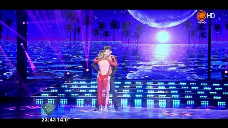 Cinthia Fernández y una bachata muy sensual