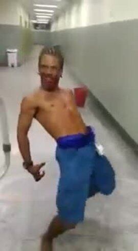 El perturbador video del hombre poseído