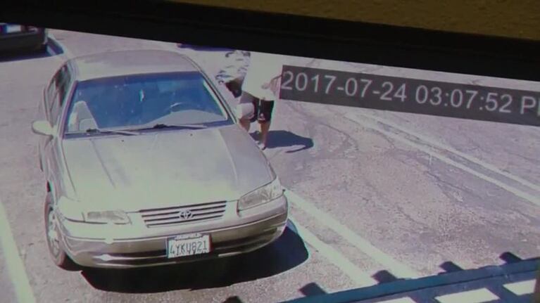 Un papá dejó a su bebé en un shopping