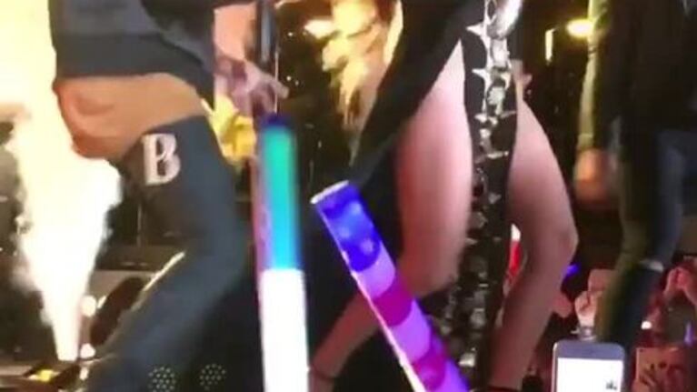 Jennifer López salió al escenario sin bombacha