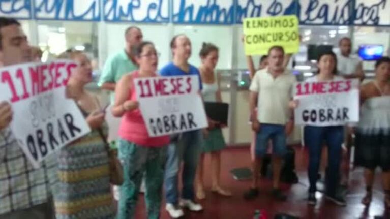 Protesta del Coro Municipal en el Palacio 6 de julio