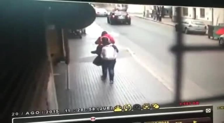 Video: así roba un motochoro en pleno Centro