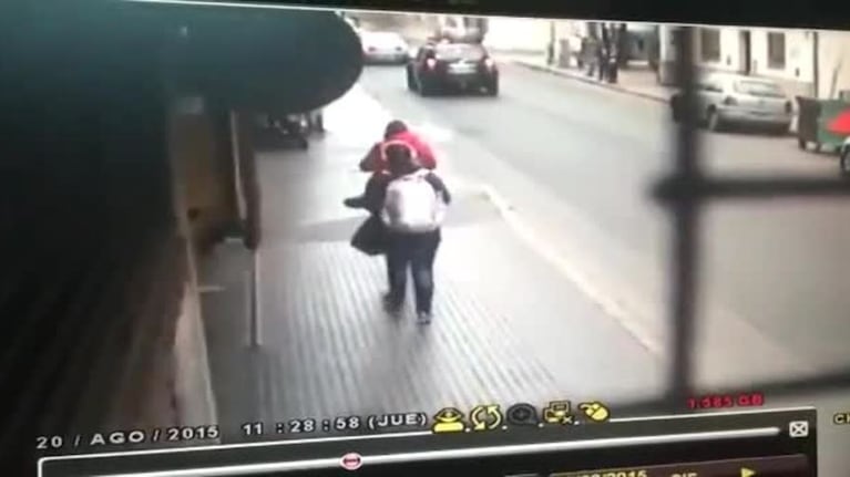 Video: así roba un motochoro en pleno Centro