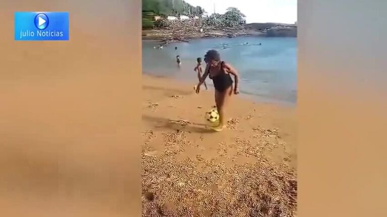 La abuela que deslumbra haciendo jueguitos