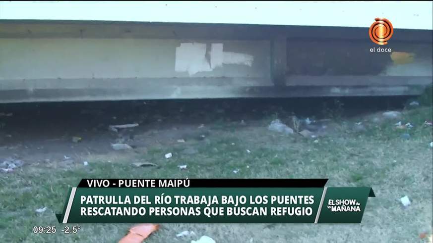 Indigentes duermen bajo los puentes