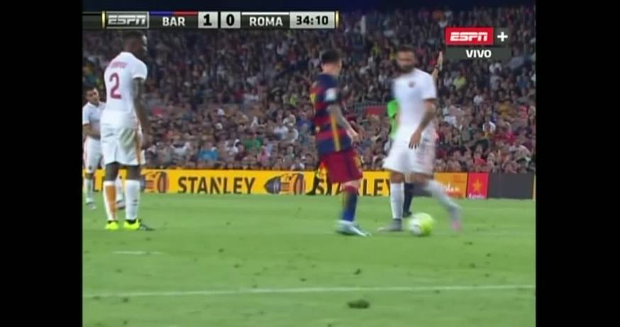 Messi le tiró un cabezazo a Yanga-Mbiwa 