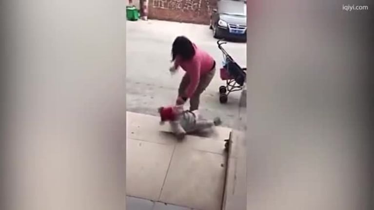 Una madre golpeó a su beba