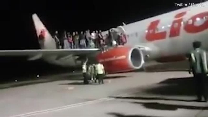 Broma sobre bomba desató el pánico en el avión