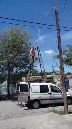 Arregló la luz de la calle por su cuenta