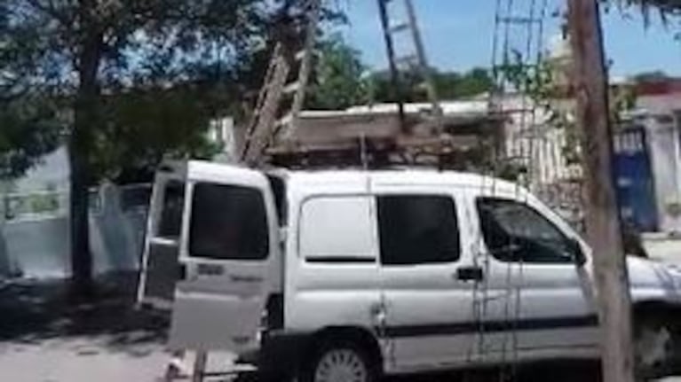 Arregló la luz de la calle por su cuenta