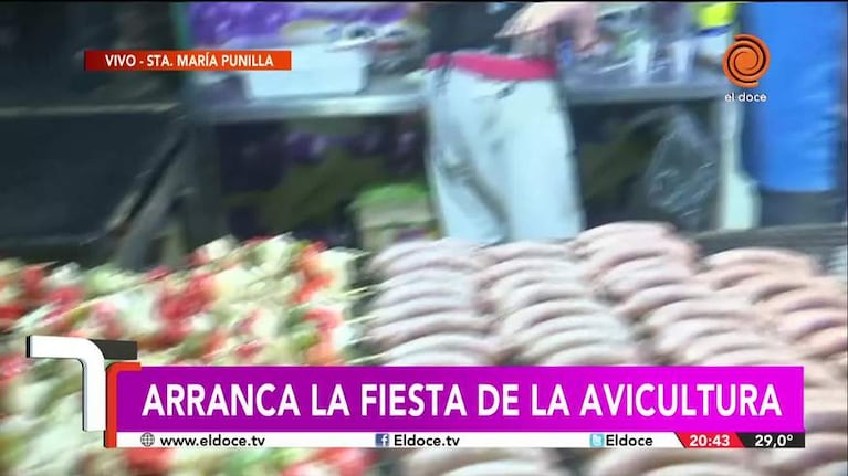 ¡Riquísimo! El clásico pollo al disco en la Fiesta de la Avicultura