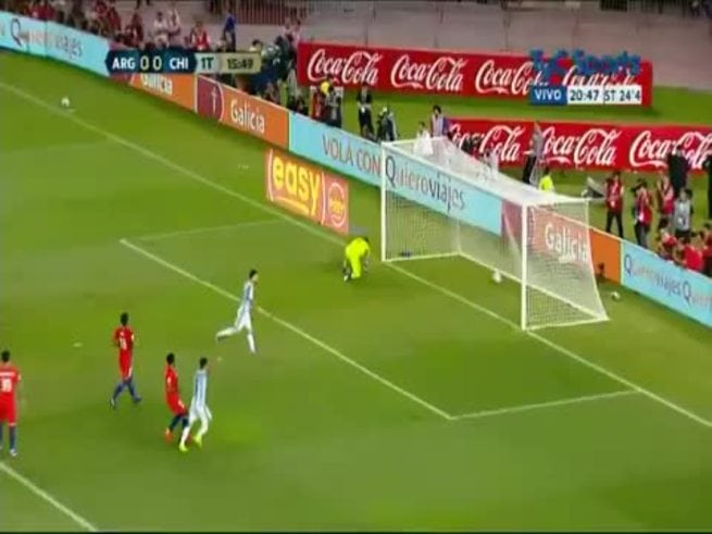 Messi facturó de penal ante Chile