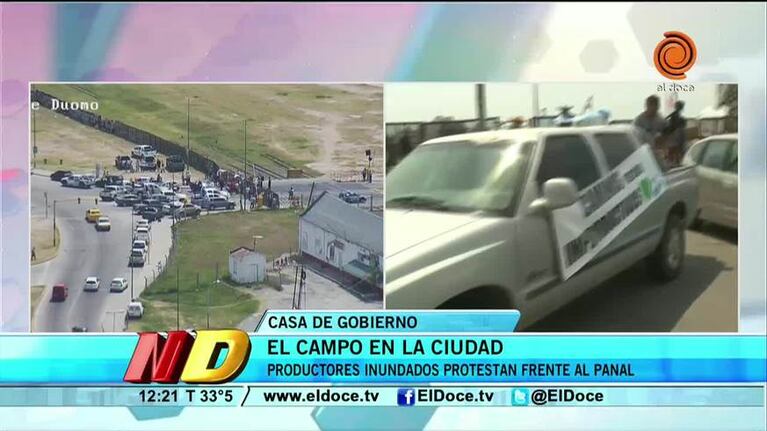 Productores rurales inundados protestan frente al Centro Cívico