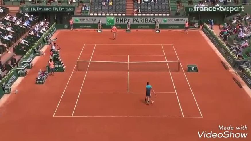 El insólito choque entre el tenista Dzumhur y un alcanzapelotas