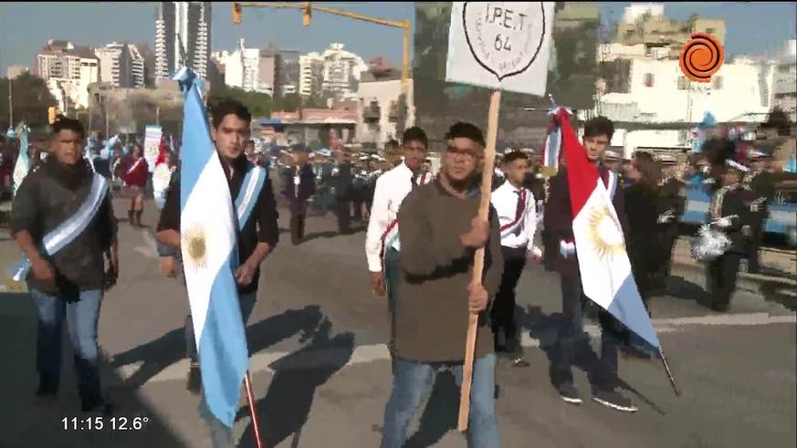 Autoridades en el palco del desfile Cívico-Militar en Córdoba