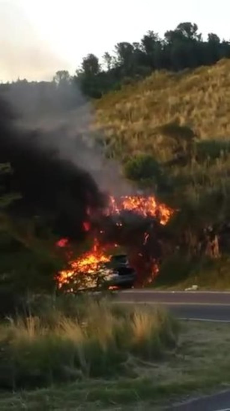 El incendio de un auto en la ruta