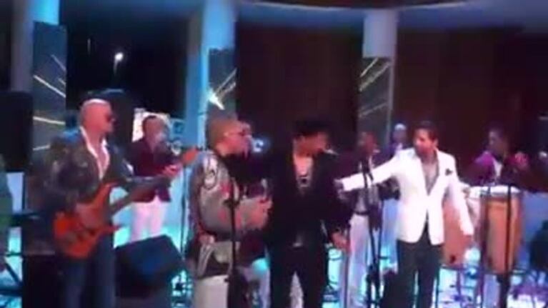 Jean Carlos a puro merengue en su país