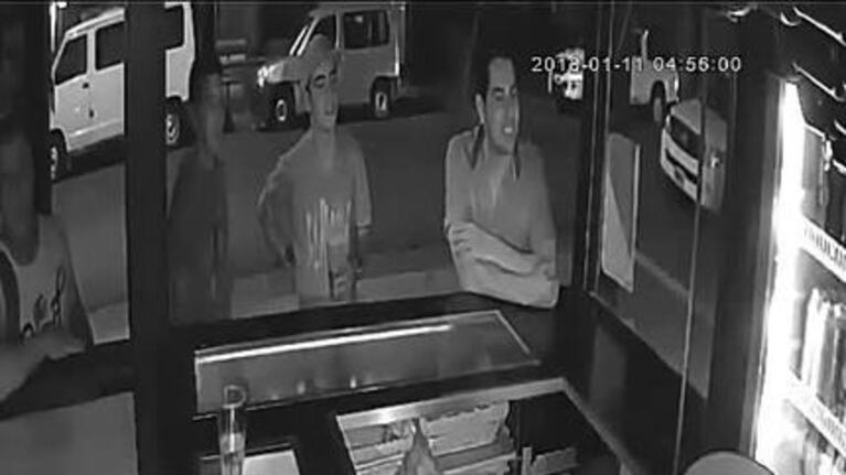 Le robaron el celular en un descuido