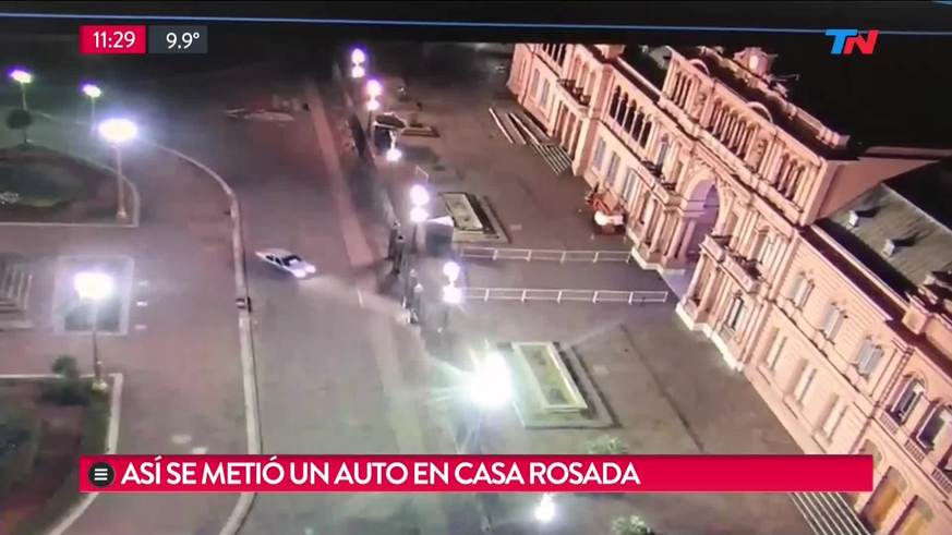 Así se metió un auto en la Casa Rosada