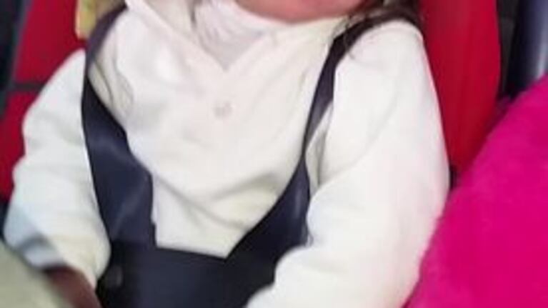 Niña despierta bailando Ulises Bueno